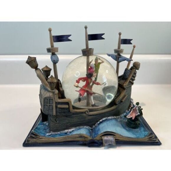 Disney 2012 Peter Pan Peter’s Perilous Plight Hallmark Wonders Snow Globe Book - Picture 1 of 9